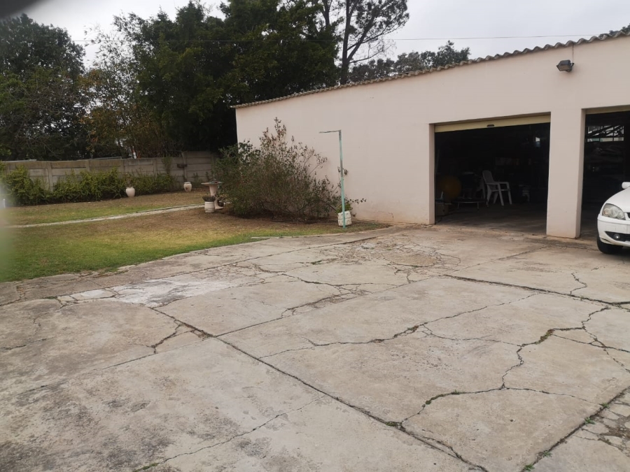5 Bedroom Property for Sale in Despatch Central Eastern Cape